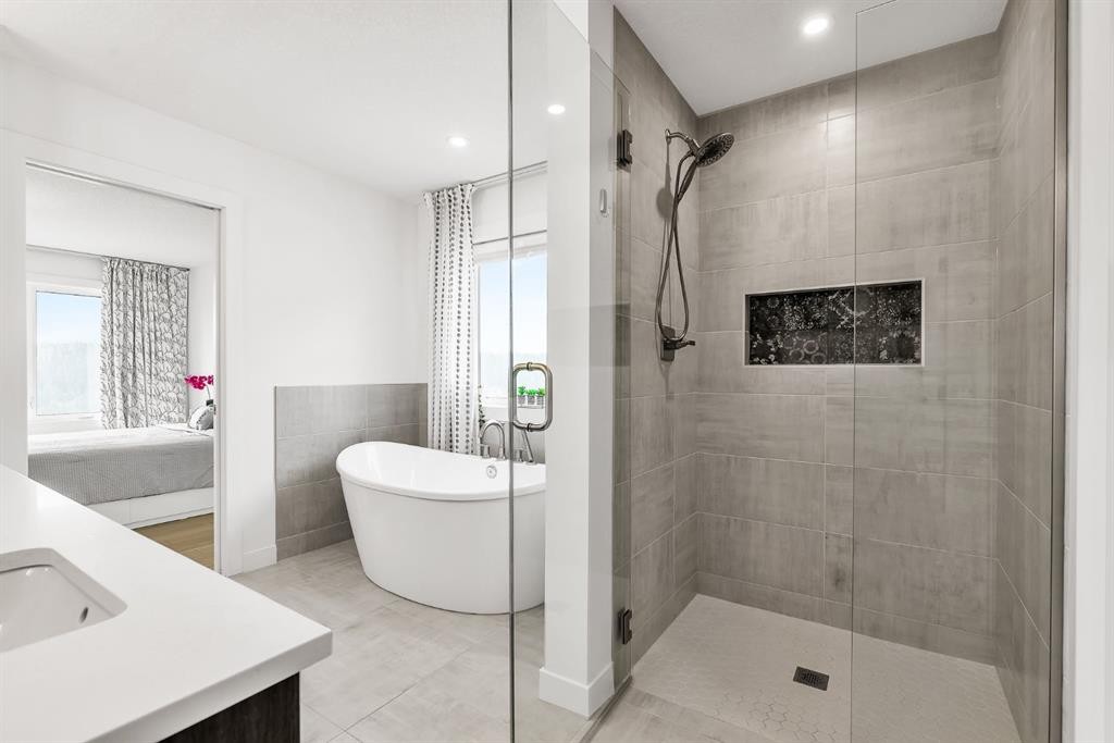 406 Rowley Way Nw, Calgary, AB - Indoor Photo Showing Bathroom