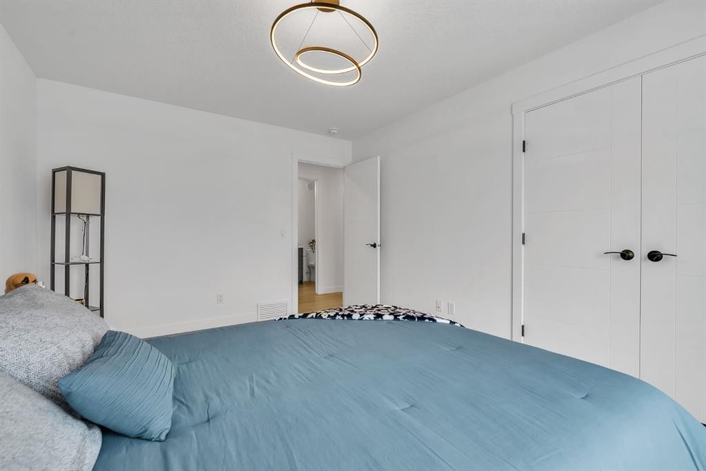406 Rowley Way Nw, Calgary, AB - Indoor