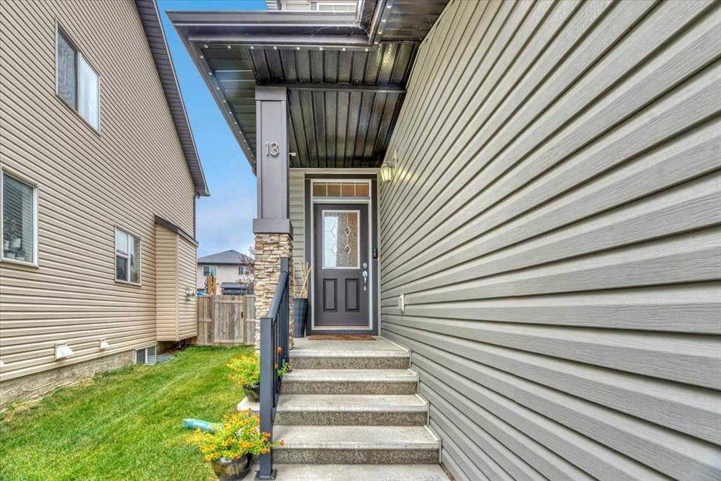 13 Cranberry Avenue Se, Calgary, AB - Outdoor
