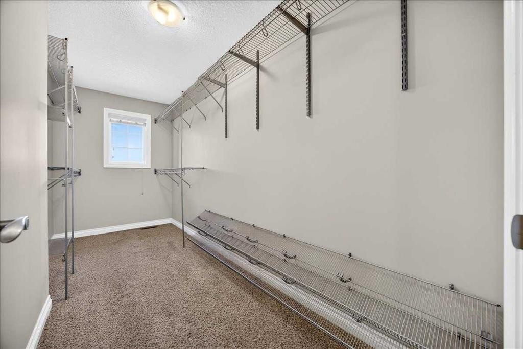 25 Sherwood Close Nw, Calgary, AB - Indoor Photo Showing Other Room