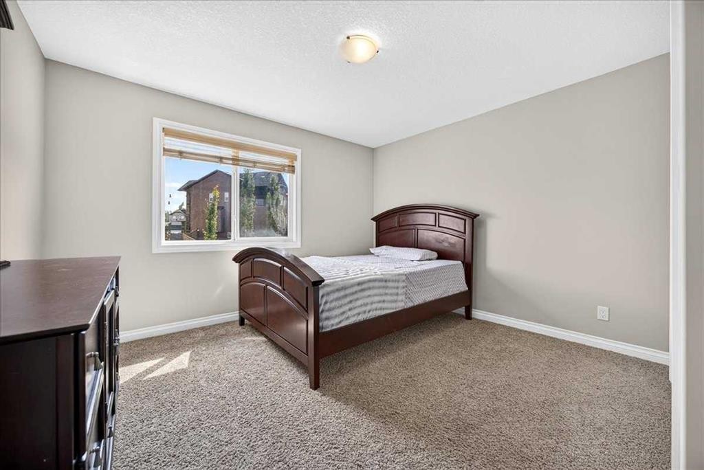 25 Sherwood Close Nw, Calgary, AB - Indoor Photo Showing Bedroom