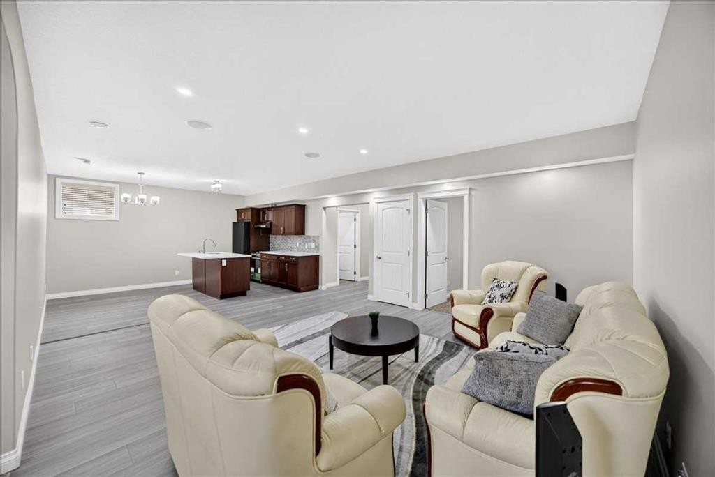 25 Sherwood Close Nw, Calgary, AB - Indoor