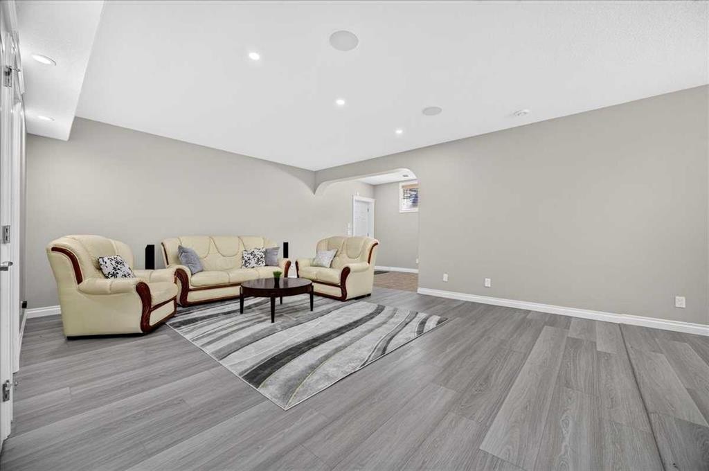 25 Sherwood Close Nw, Calgary, AB - Indoor