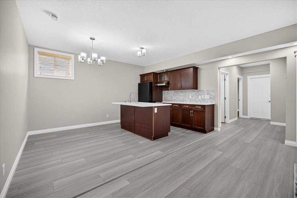 25 Sherwood Close Nw, Calgary, AB - Indoor Photo Showing Kitchen