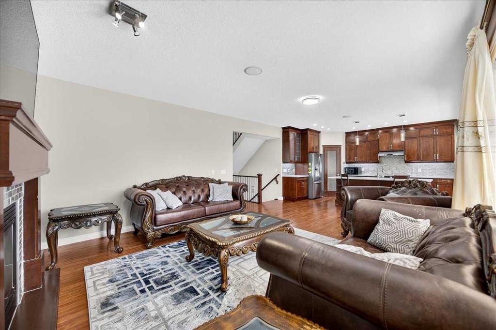 25 Sherwood Close Nw, Calgary, AB - Indoor Photo Showing Living Room