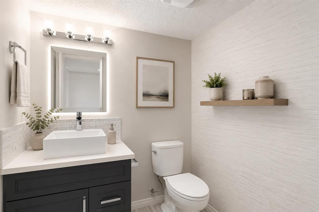 16 Fireside Way, Cochrane, AB - Indoor Photo Showing Bathroom