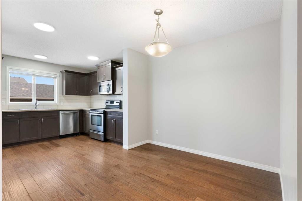 16 Fireside Way, Cochrane, AB - Indoor Photo Showing Kitchen