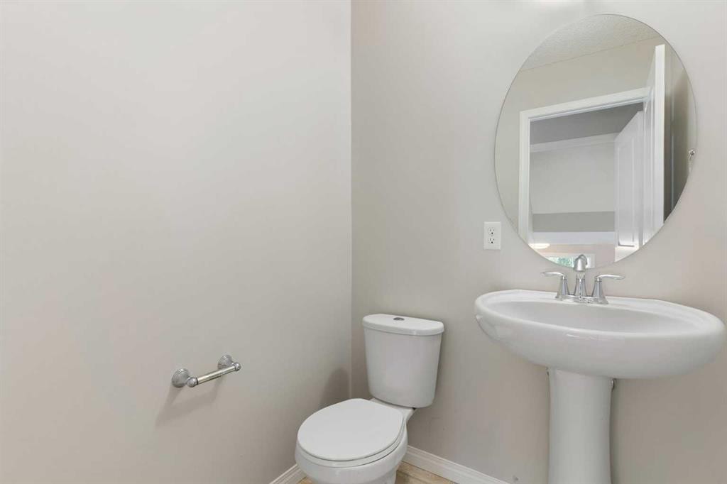 16 Fireside Way, Cochrane, AB - Indoor Photo Showing Bathroom