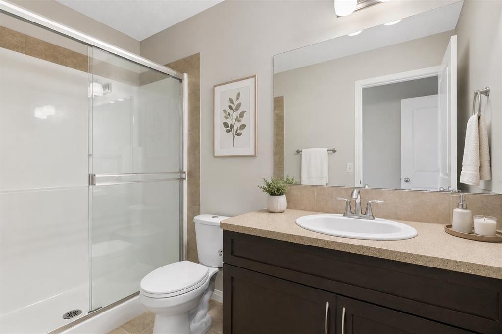 16 Fireside Way, Cochrane, AB - Indoor Photo Showing Bathroom