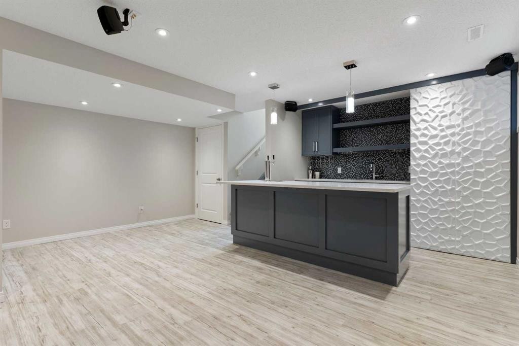16 Fireside Way, Cochrane, AB - Indoor Photo Showing Kitchen