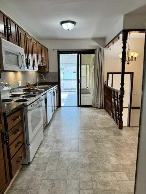 2915 13 Avenue Nw, Calgary, AB - Indoor Photo Showing Kitchen With Double Sink