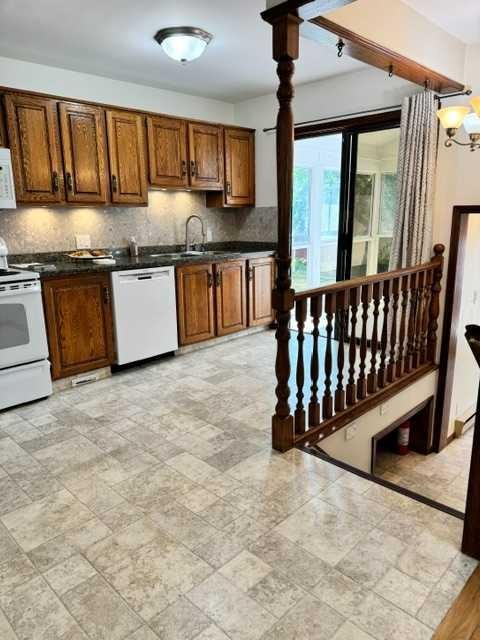 2915 13 Avenue Nw, Calgary, AB - Indoor Photo Showing Kitchen