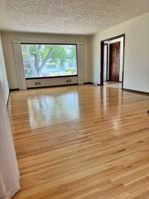 2915 13 Avenue Nw, Calgary, AB - Indoor