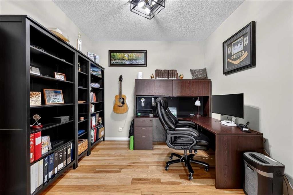 174 Cranridge Terrace Se, Calgary, AB - Indoor Photo Showing Office