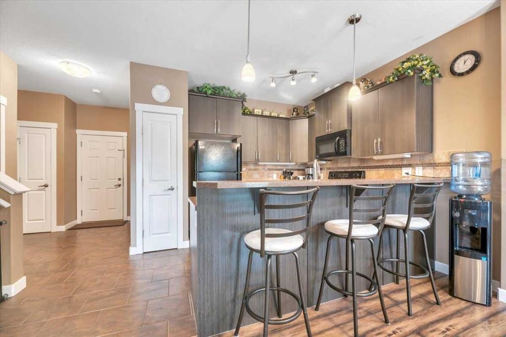 331 Ranch Ridge Meadow, Strathmore, AB - Indoor Photo Showing Kitchen With Upgraded Kitchen