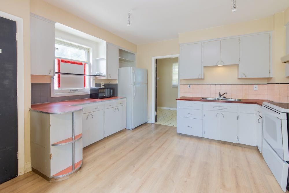 1218 13 Street North, Lethbridge, AB