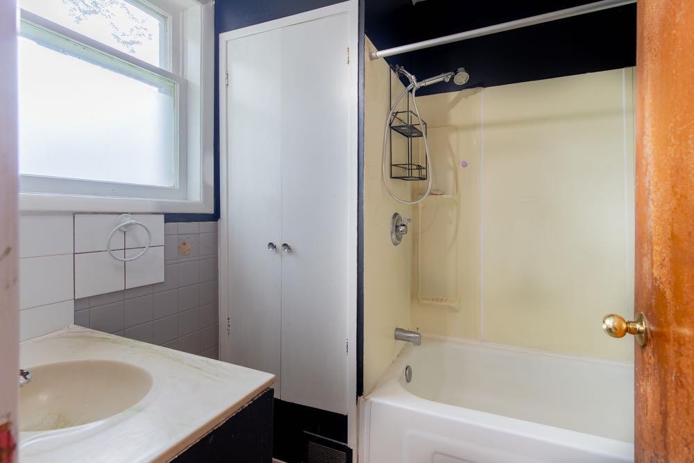 1218 13 Street North, Lethbridge, AB