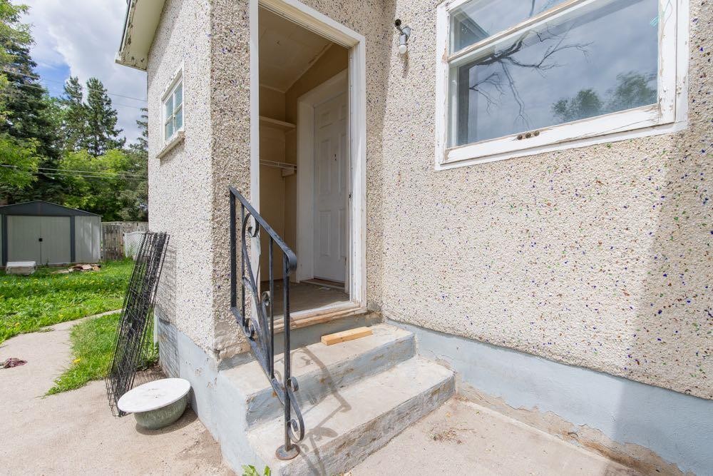 1218 13 Street North, Lethbridge, AB