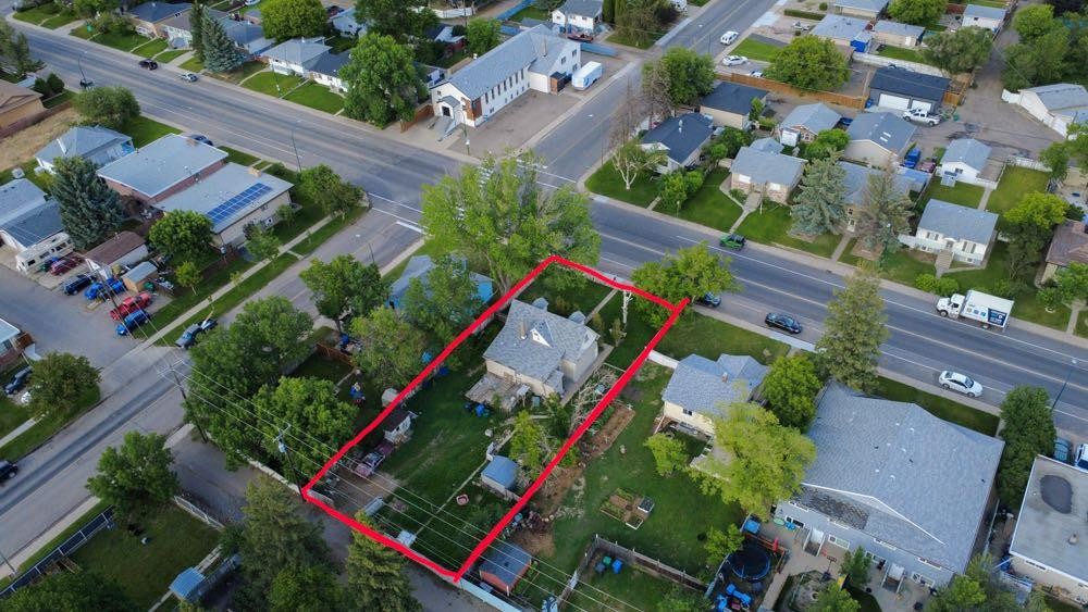 1218 13 Street North, Lethbridge, AB