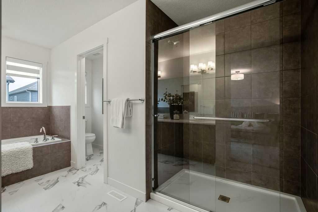 882 Bluerock Way Sw, Calgary, AB - Indoor Photo Showing Bathroom