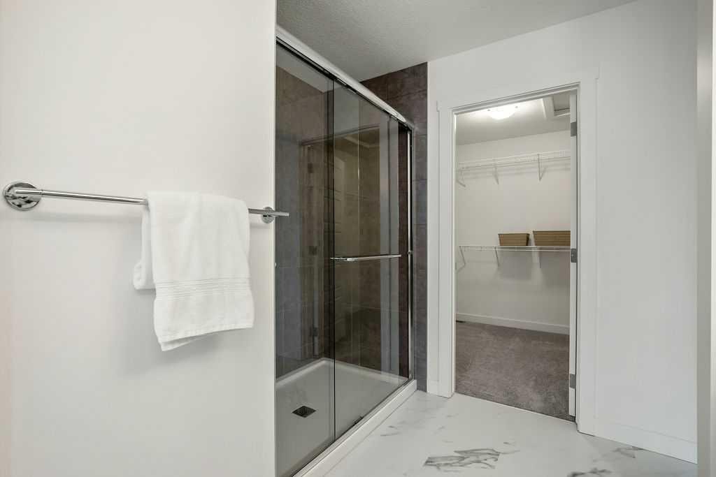 882 Bluerock Way Sw, Calgary, AB - Indoor Photo Showing Bathroom