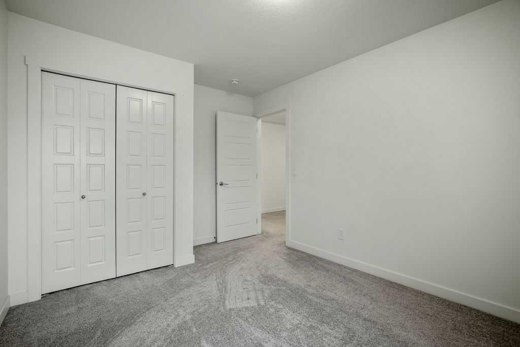 882 Bluerock Way Sw, Calgary, AB - Indoor