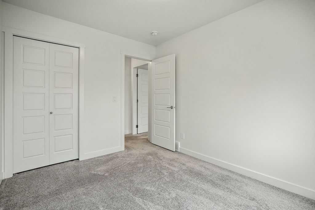 882 Bluerock Way Sw, Calgary, AB - Indoor