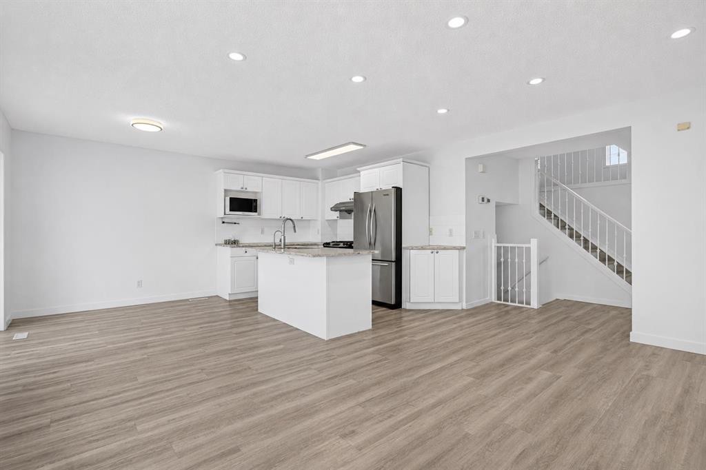 133 Martinvalley Crescent Ne, Calgary, AB - Indoor Photo Showing Kitchen