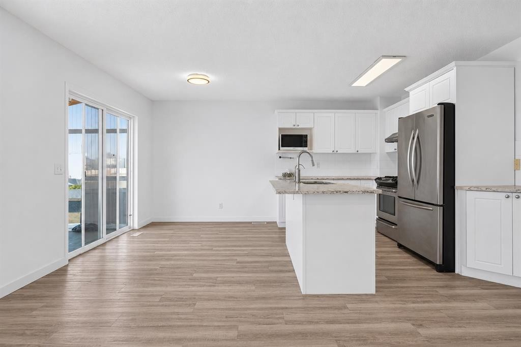 133 Martinvalley Crescent Ne, Calgary, AB - Indoor Photo Showing Kitchen