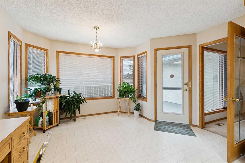 116 Scandia Rise Nw, Calgary, AB - Indoor Photo Showing Other Room