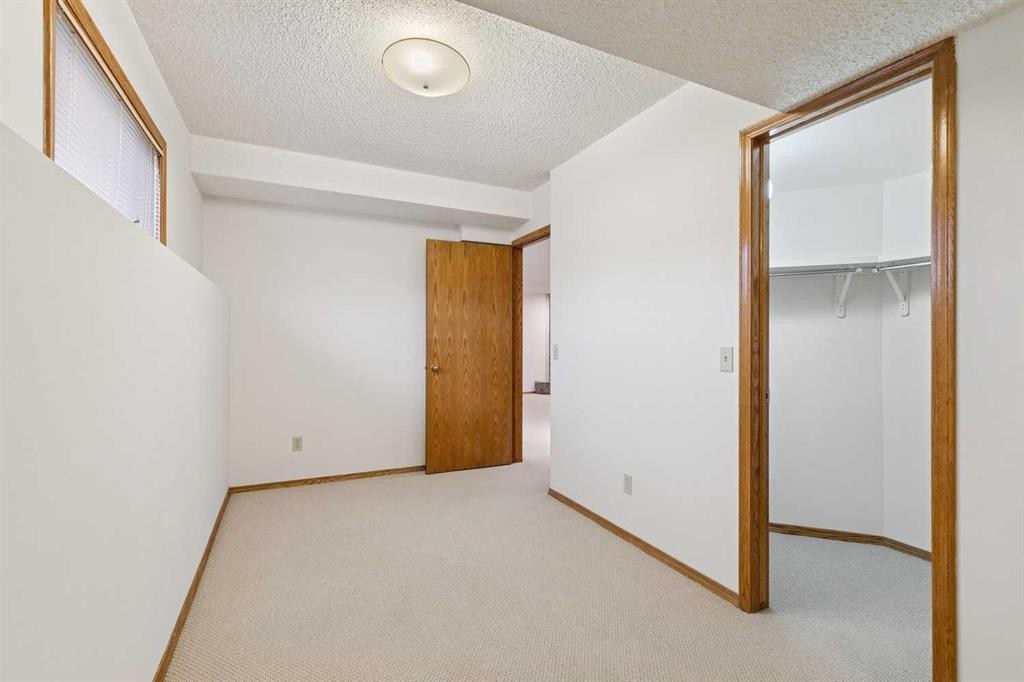 116 Scandia Rise Nw, Calgary, AB - Indoor Photo Showing Other Room