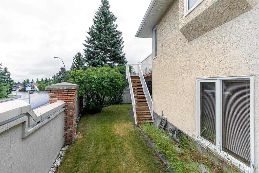 116 Scandia Rise Nw, Calgary, AB - Outdoor