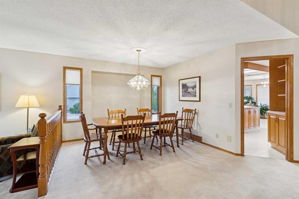 116 Scandia Rise Nw, Calgary, AB - Indoor Photo Showing Dining Room