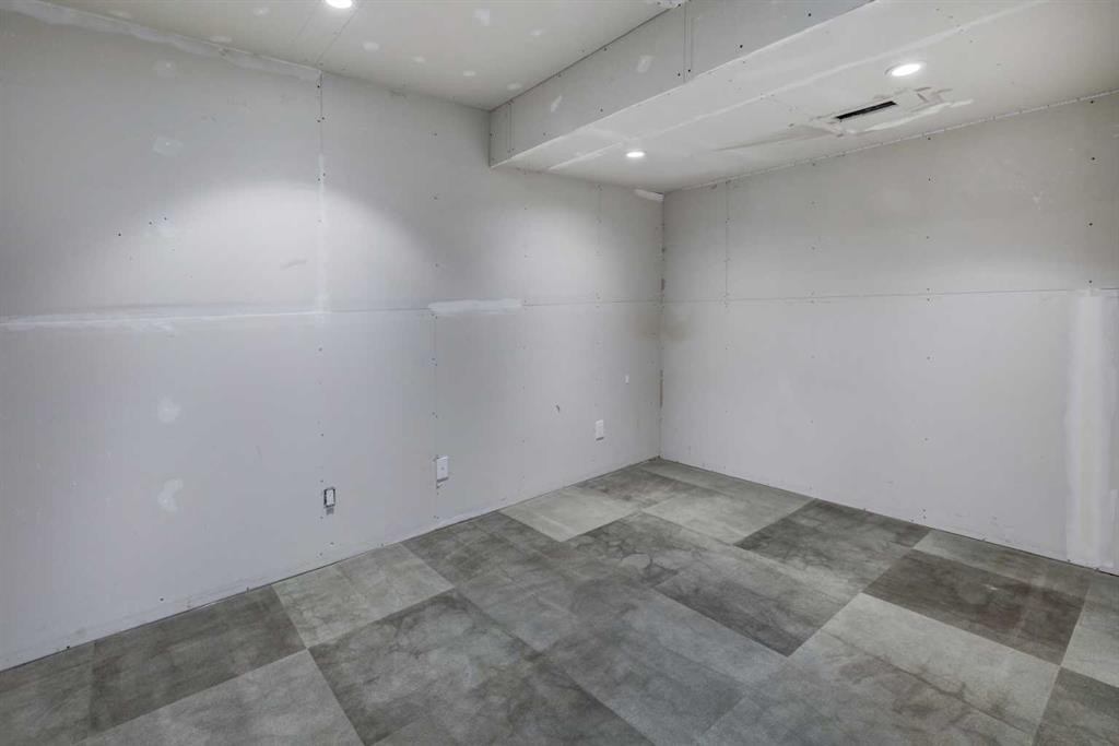36 Copperstone Court Se, Calgary, AB - Indoor Photo Showing Other Room