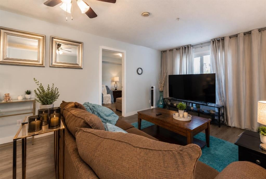 8112-403 Mackenzie Way Se, Airdrie, AB - Indoor Photo Showing Living Room