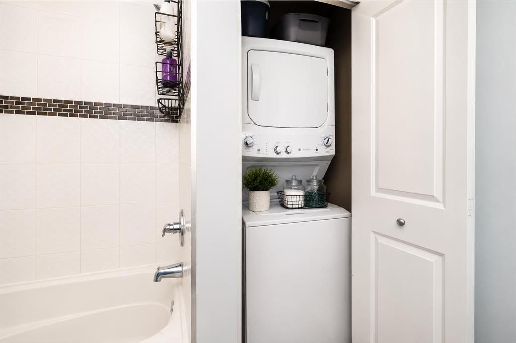 8112-403 Mackenzie Way Se, Airdrie, AB - Indoor Photo Showing Laundry Room
