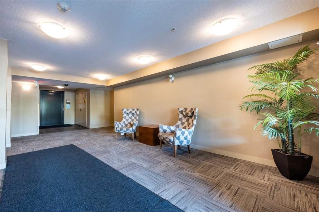 8112-403 Mackenzie Way Se, Airdrie, AB - Indoor Photo Showing Other Room