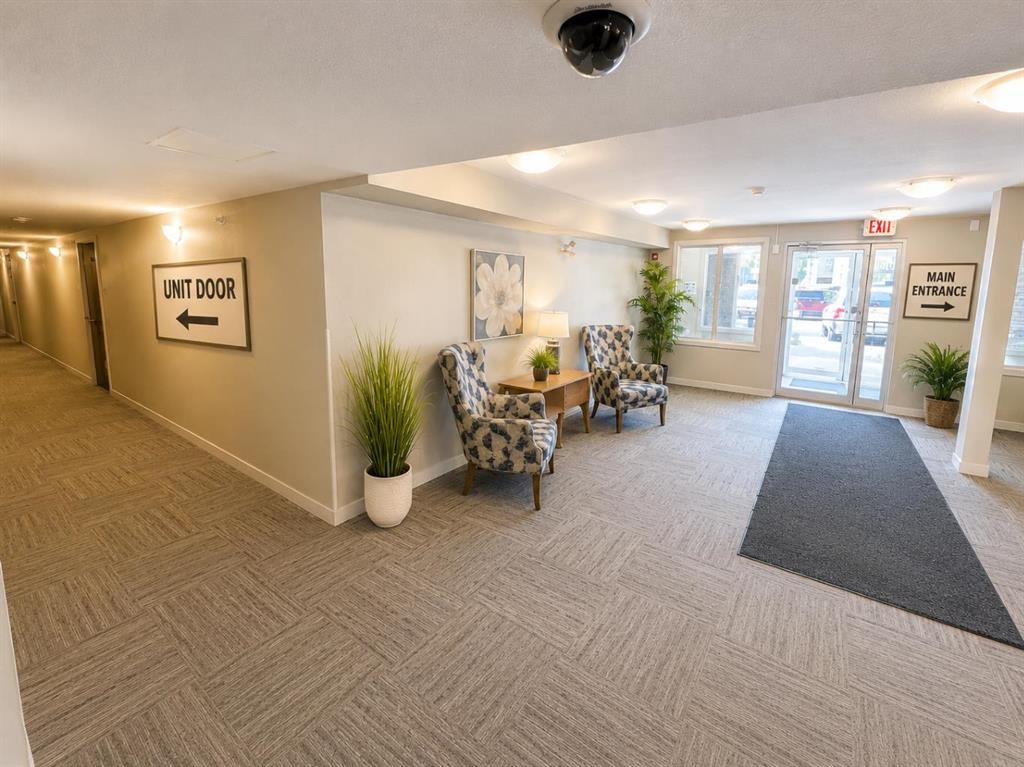8112-403 Mackenzie Way Se, Airdrie, AB - Indoor Photo Showing Other Room
