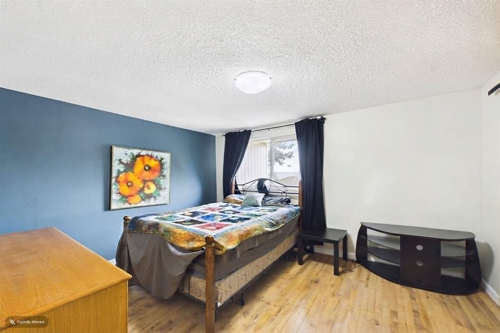 24-800 Bowcroft Place, Cochrane, AB - Indoor Photo Showing Bedroom