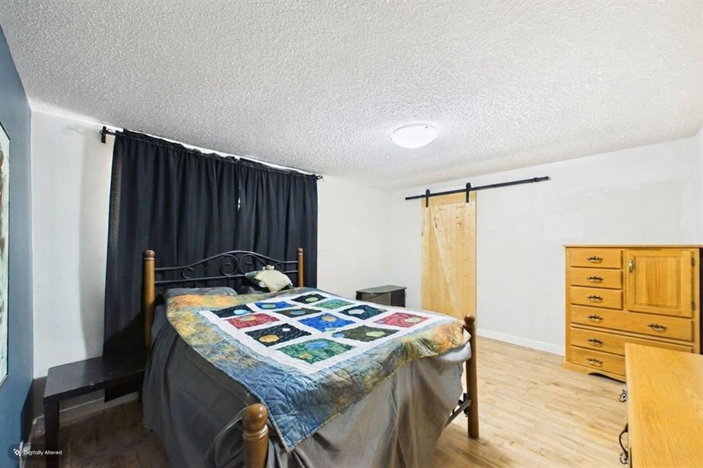 24-800 Bowcroft Place, Cochrane, AB - Indoor Photo Showing Bedroom