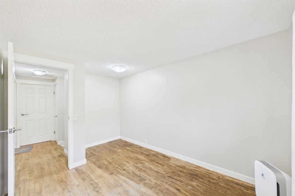24-800 Bowcroft Place, Cochrane, AB - Indoor Photo Showing Other Room