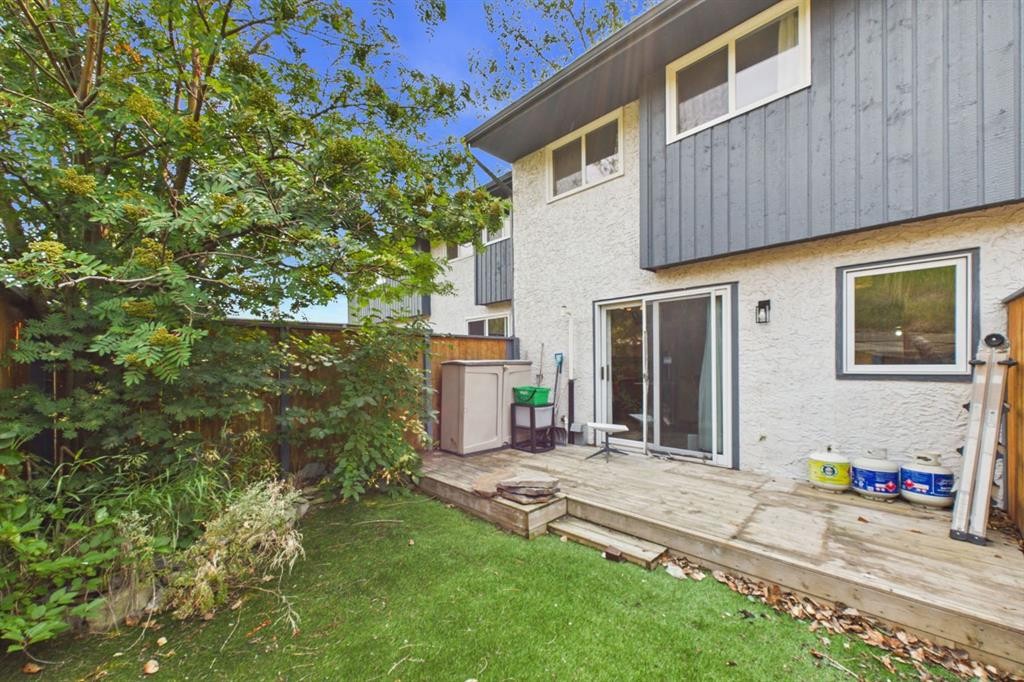 24-800 Bowcroft Place, Cochrane, AB - Outdoor With Exterior