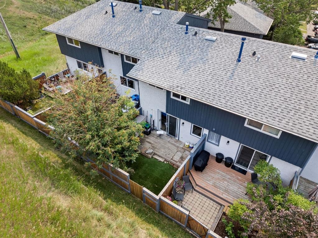 24-800 Bowcroft Place, Cochrane, AB - Outdoor