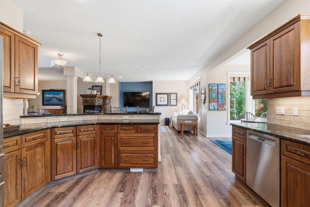 31 Chapala Close Se, Calgary, AB - Indoor Photo Showing Kitchen