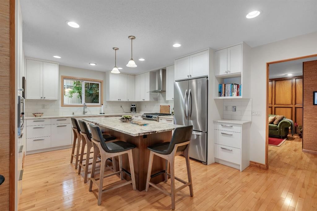 420 Strathcona Drive Sw, Calgary, AB - Indoor Photo Showing Kitchen With Stainless Steel Kitchen With Upgraded Kitchen