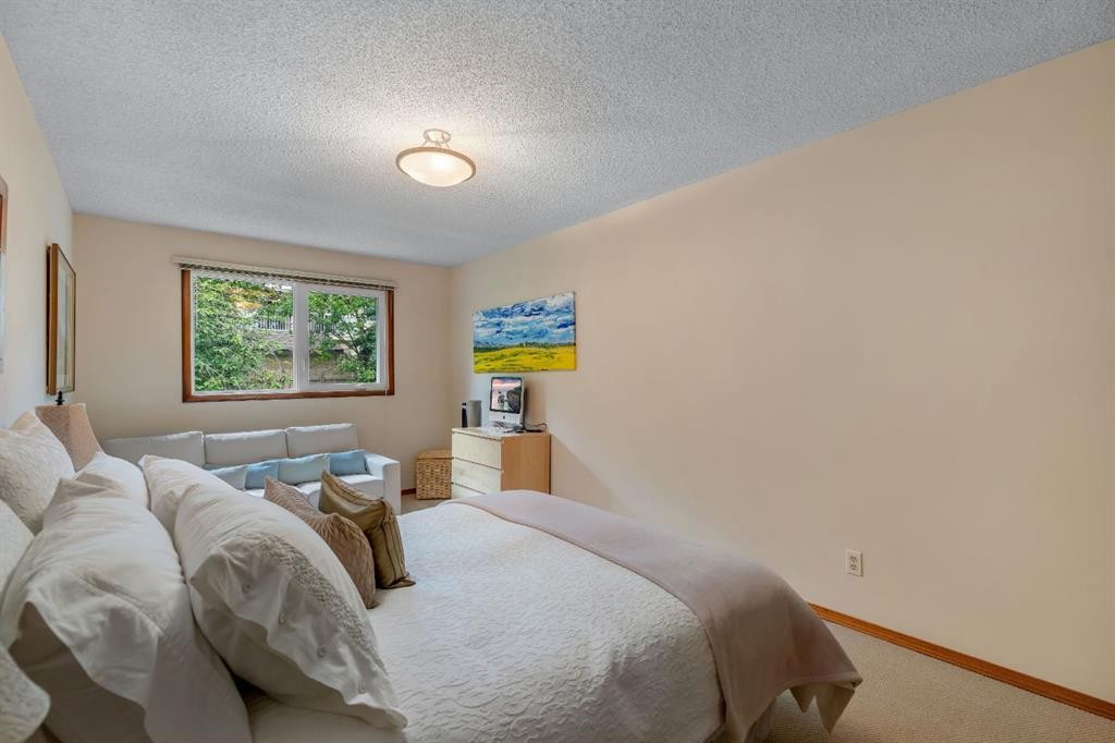 420 Strathcona Drive Sw, Calgary, AB - Indoor Photo Showing Bedroom