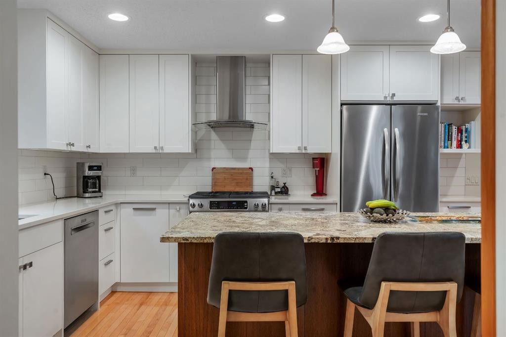 420 Strathcona Drive Sw, Calgary, AB - Indoor Photo Showing Kitchen With Stainless Steel Kitchen With Upgraded Kitchen