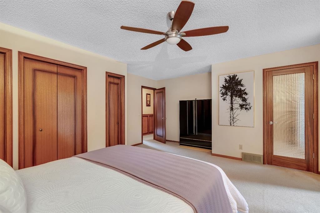 420 Strathcona Drive Sw, Calgary, AB - Indoor Photo Showing Bedroom