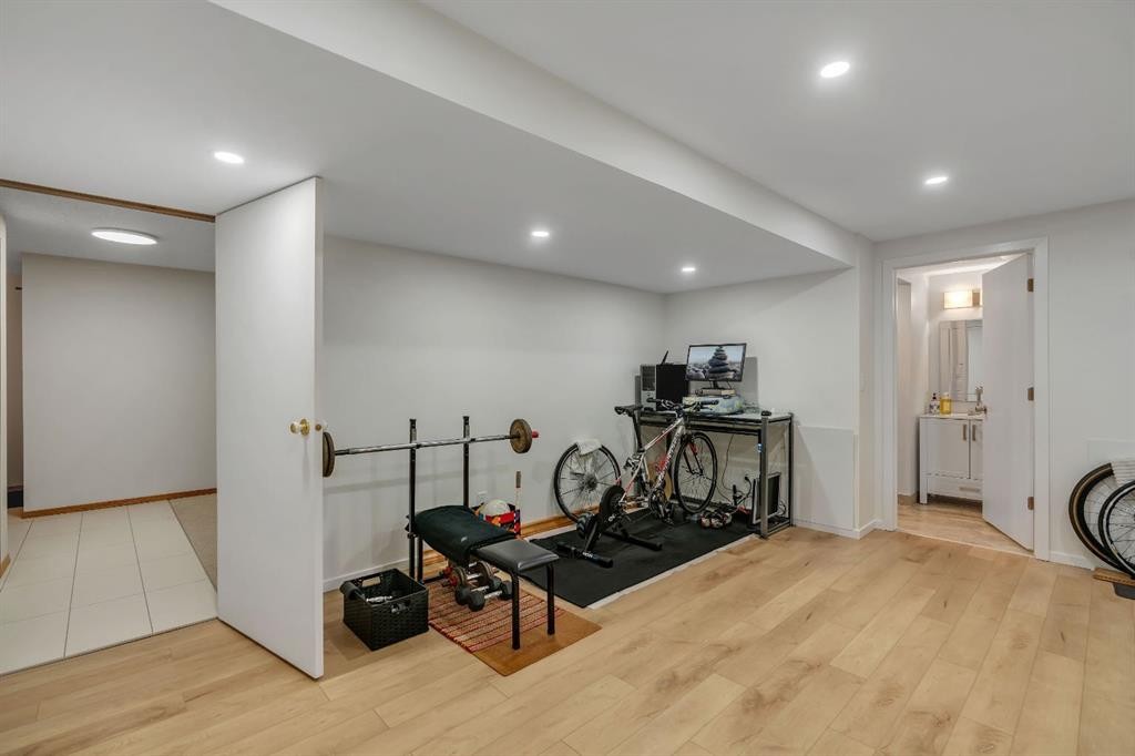 420 Strathcona Drive Sw, Calgary, AB - Indoor