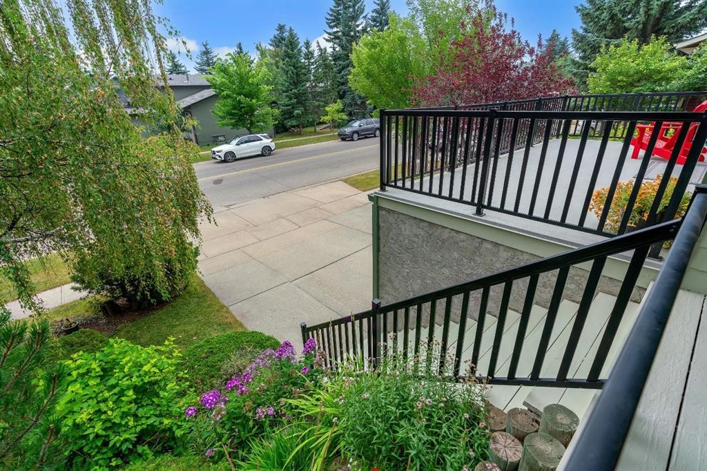 420 Strathcona Drive Sw, Calgary, AB - Outdoor